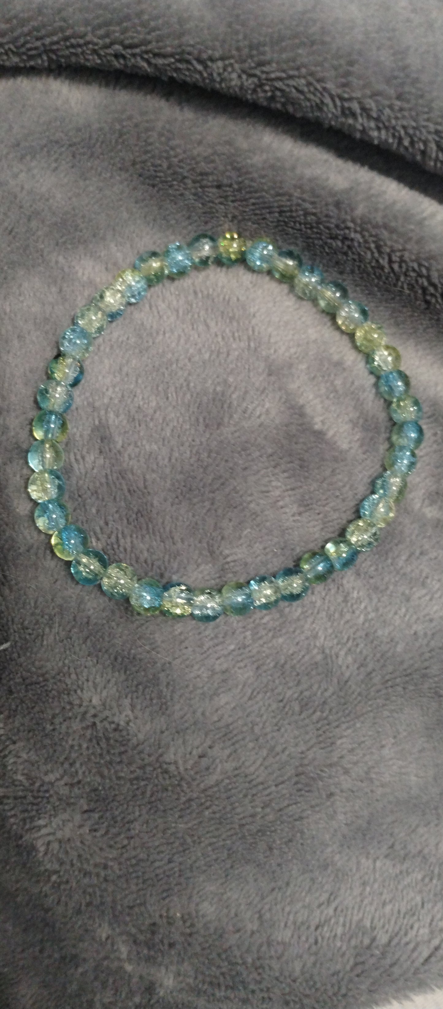 blue/green crackle glass beaded bracelet size 7.5 inch