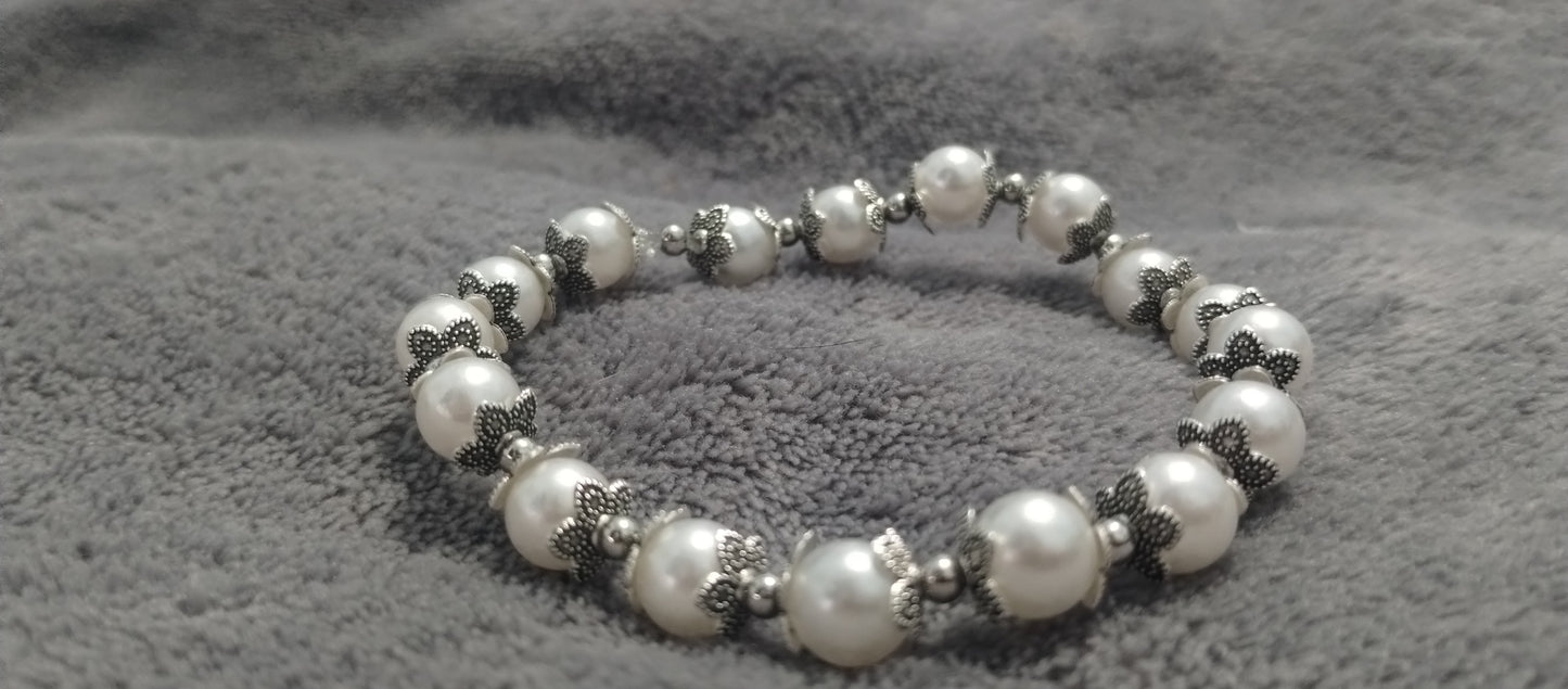 Pearl Bracelets!! Multiple Styles