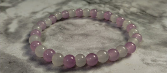 Light purple/white glass bead bracelet 6 inch