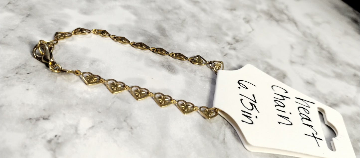 Gold heart covered chain bracelet